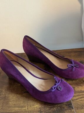 Tory Burch Purple Suede Bow Wedge Pumps Size 7.5